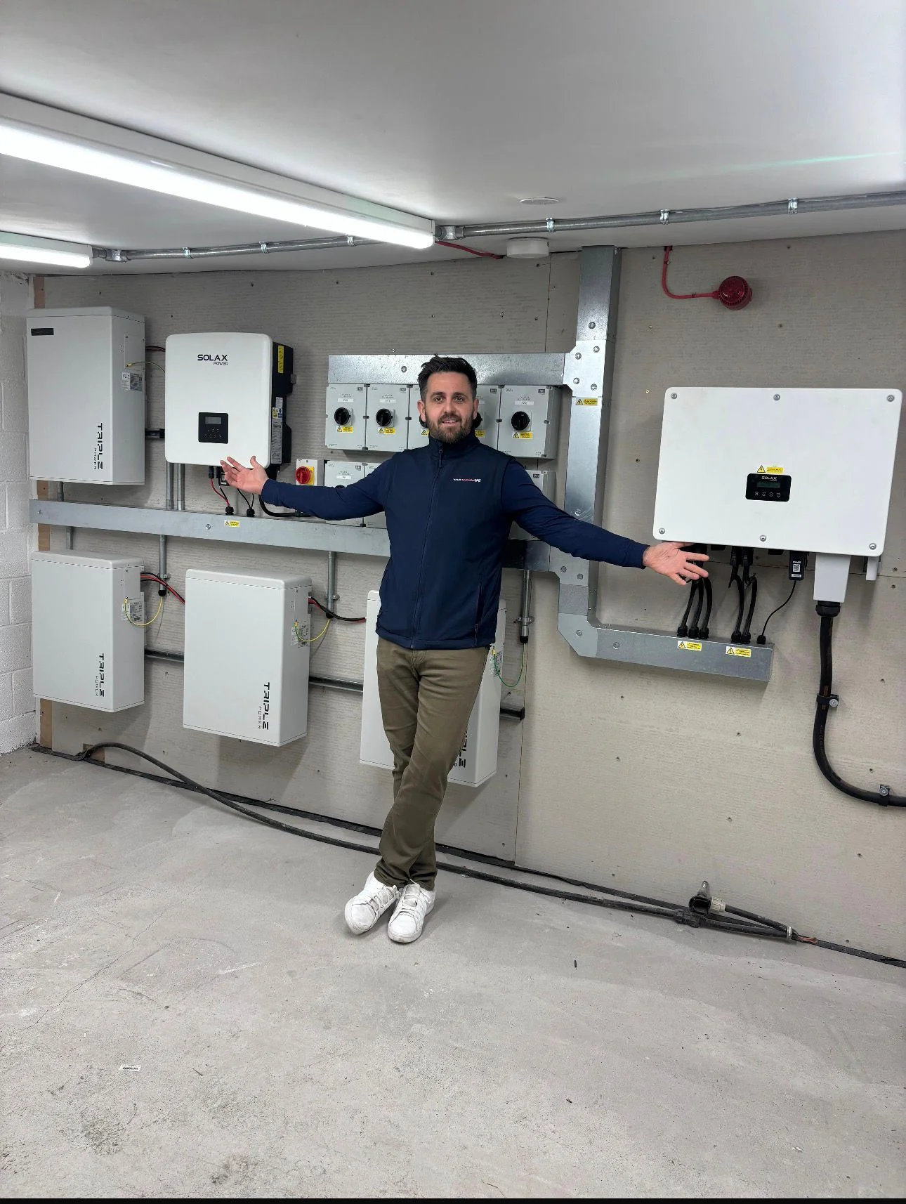 Wall-mounted inverter and home battery indoors